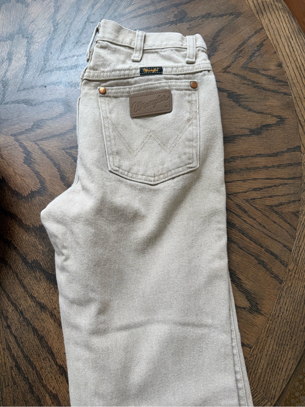 Wranglers COWBOY CUT® SLIM FIT JEAN IN PREWASHED TAN
Size: 30
Inseam: 30